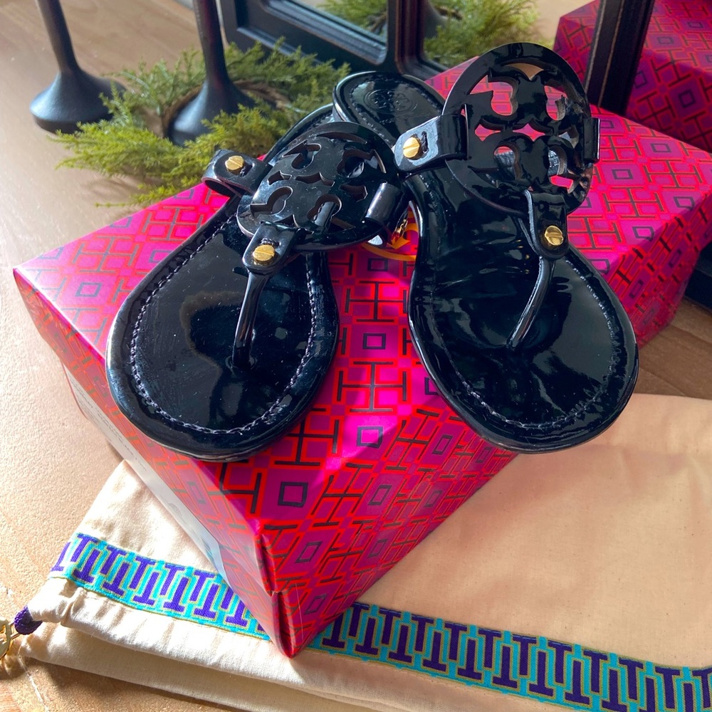Pre-owned Tory Burch Miller Black Patent Leather Sandala